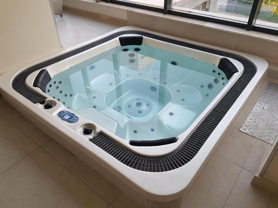 Alesea Ap-Alezzi Beach Resort 那沃达利 外观 照片